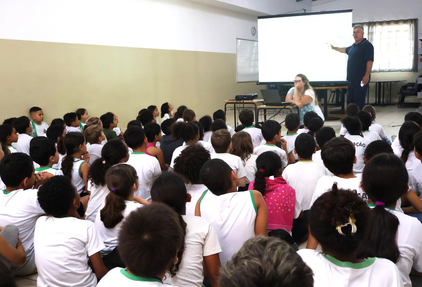 Vereador Clóvis Zani promove palestra sobre a causa animal para alunos em Capivari