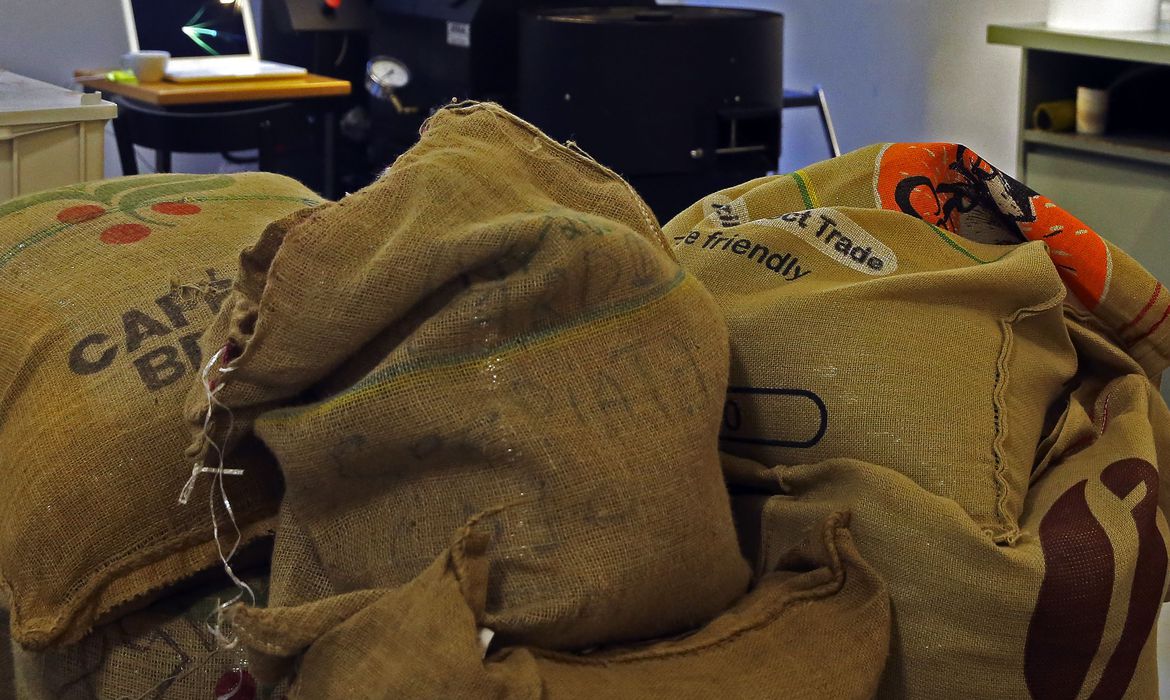 Exportação de café brasileiro aumenta 2,5% em abril
