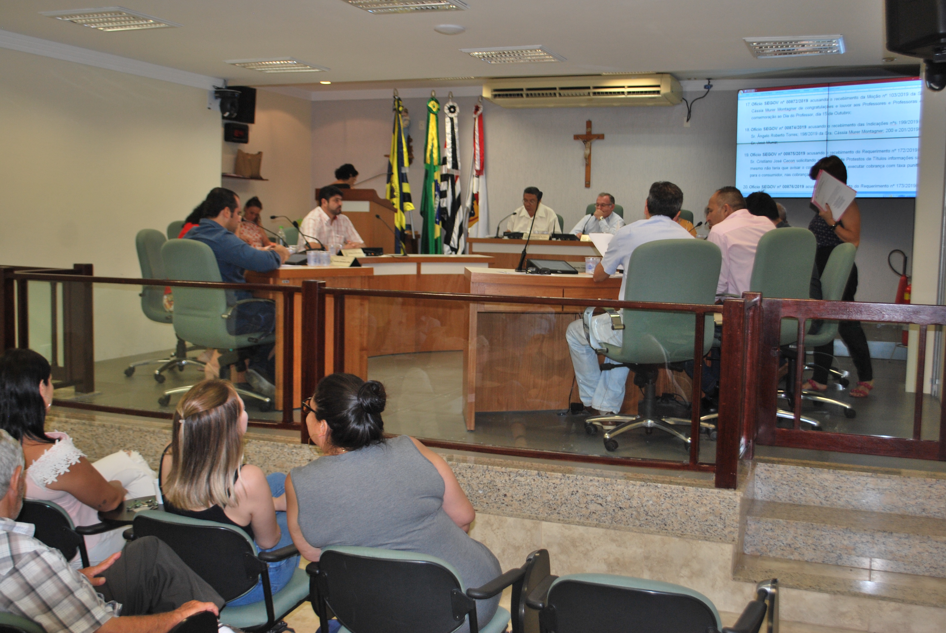 Vereadores aprovam projeto que autoriza repasse de R$ 203 mil para a Apae, além de outras seis proposituras, na 13ª Sessão Ordinária do ano