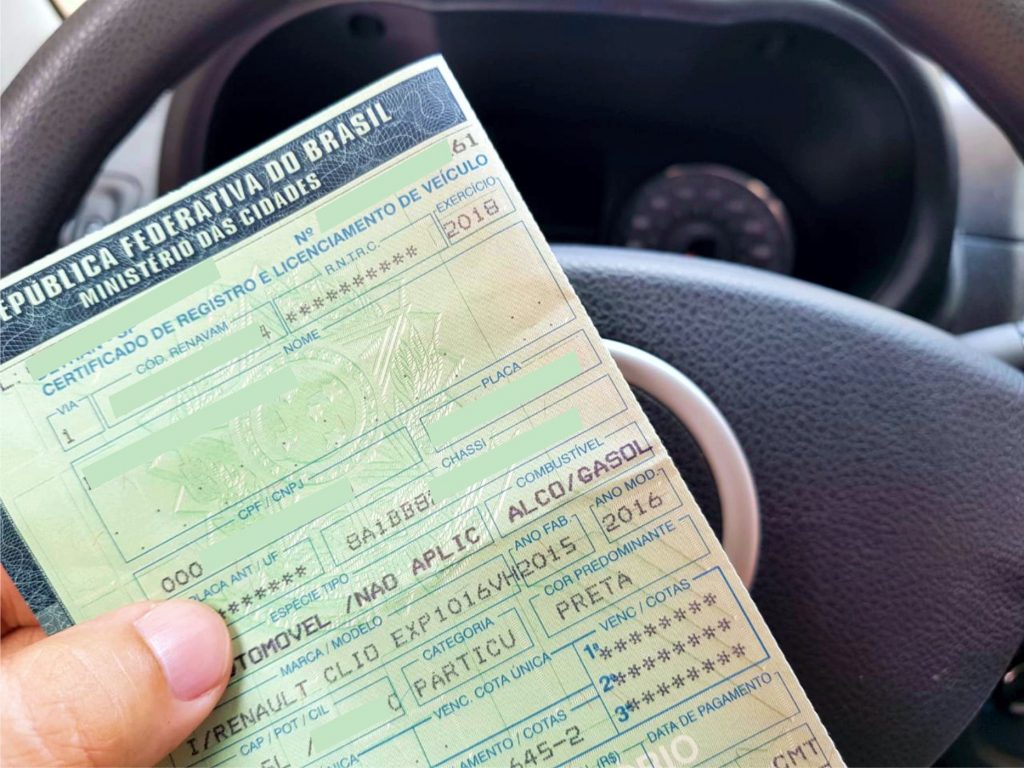 Prazo para licenciar veículos com placas terminadas em 5 e 6 vai até sábado