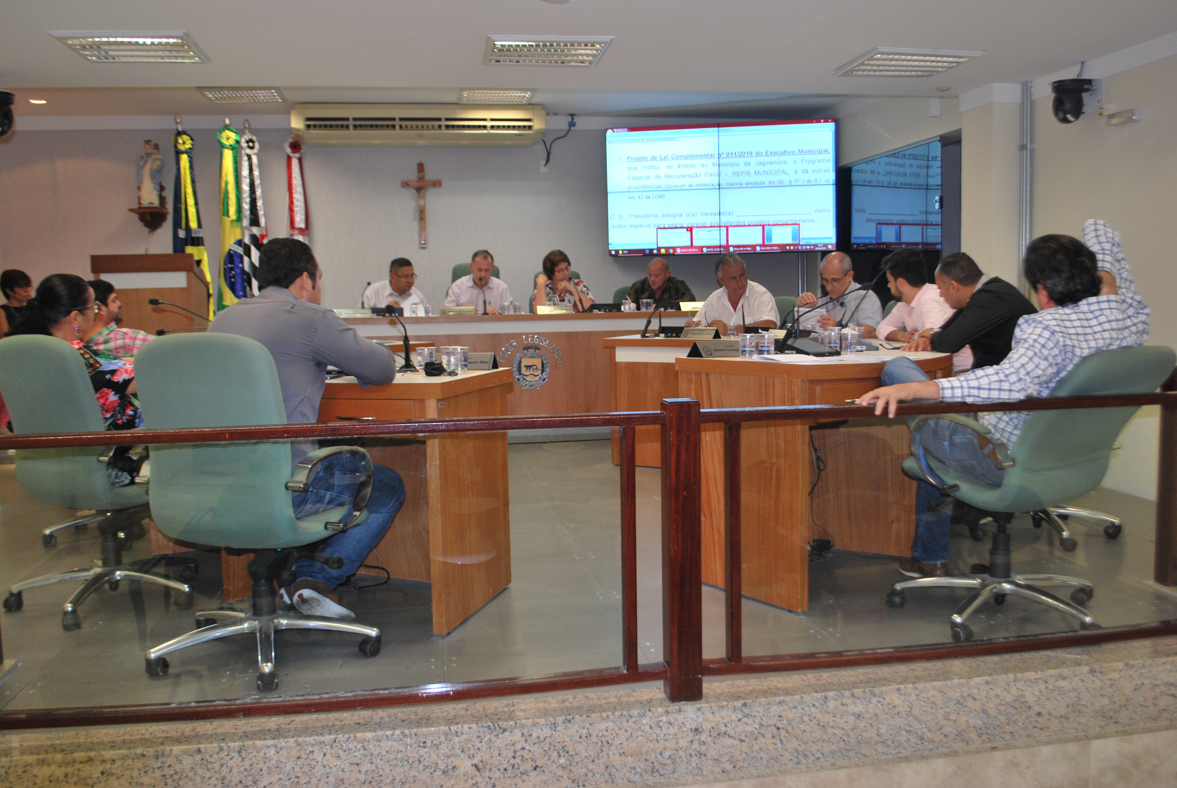 Requerimento solicita informações sobre coleta de lixo nos bairros de Jaguariúna
