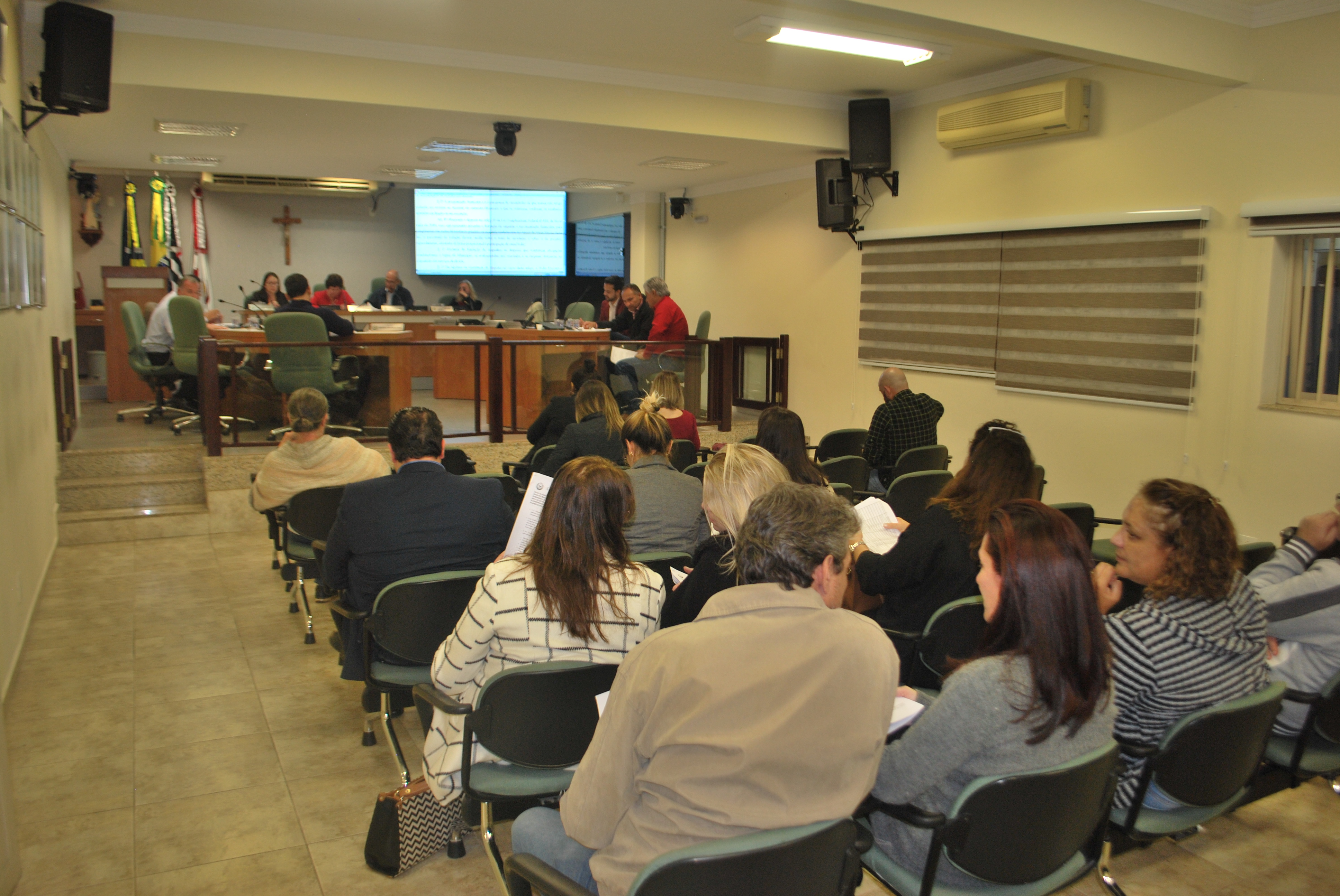 Após última sessão ordinária, Câmara convoca e realiza duas sessões extraordinárias