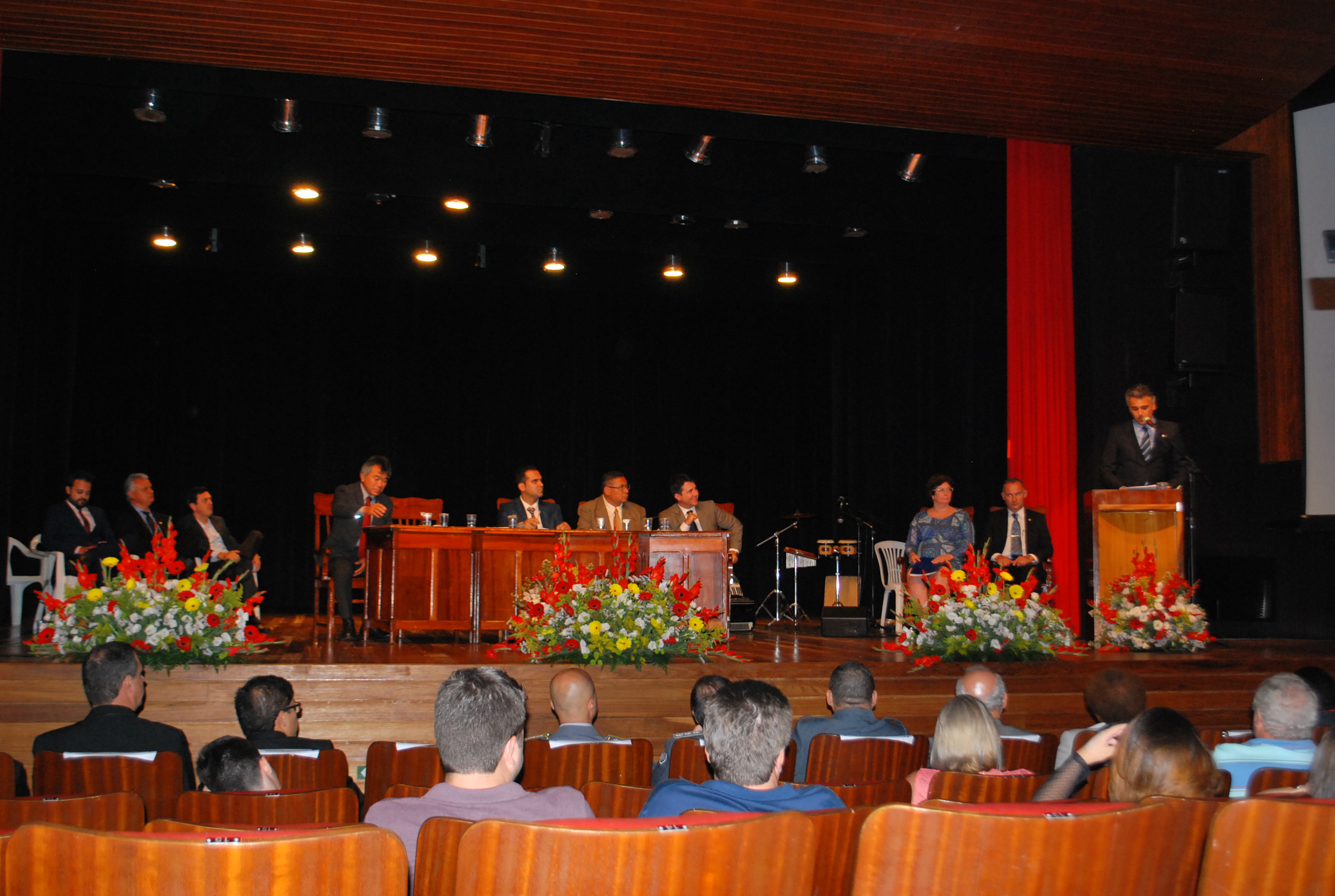 Câmara realiza sessão solene de entrega de títulos de cidadão