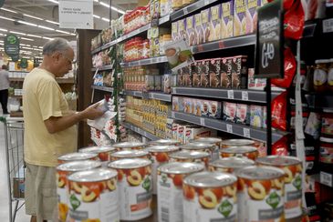 Alimentos com muito açúcar terão alerta para consumidor, diz ministro