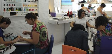 Setor de serviços cai 0,2% em março, diz IBGE