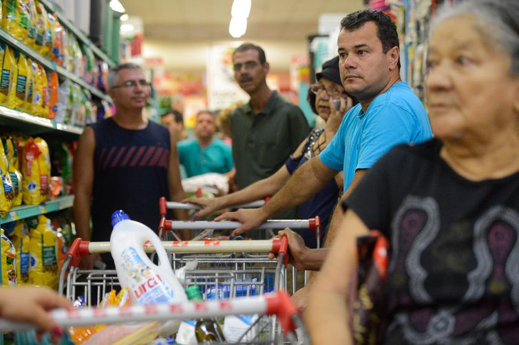 Confiança do Consumidor sobe 7,2 pontos em um ano