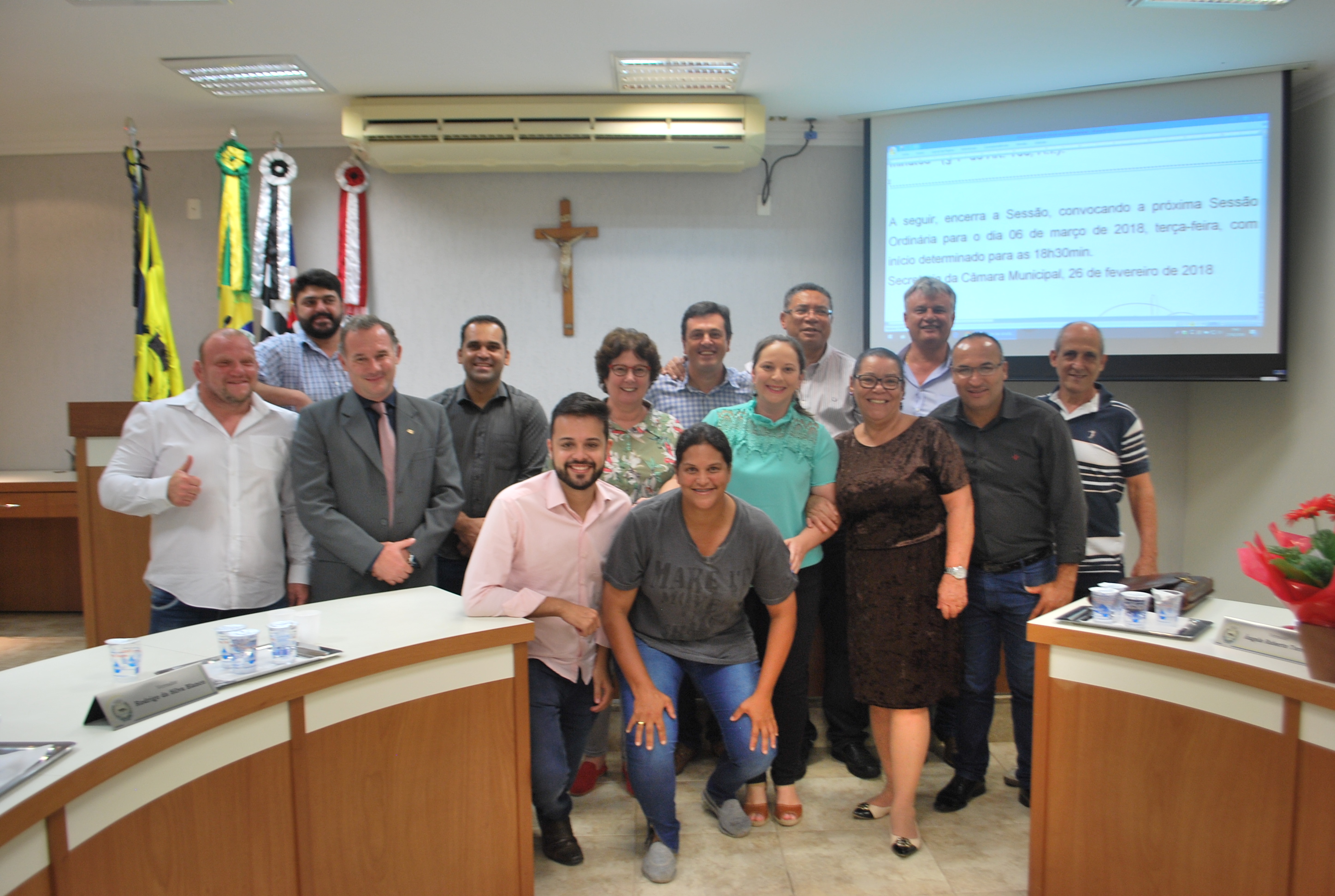 Com presença da diretora, E.M Irineu Ferrari recebe moção de congratulações e louvor