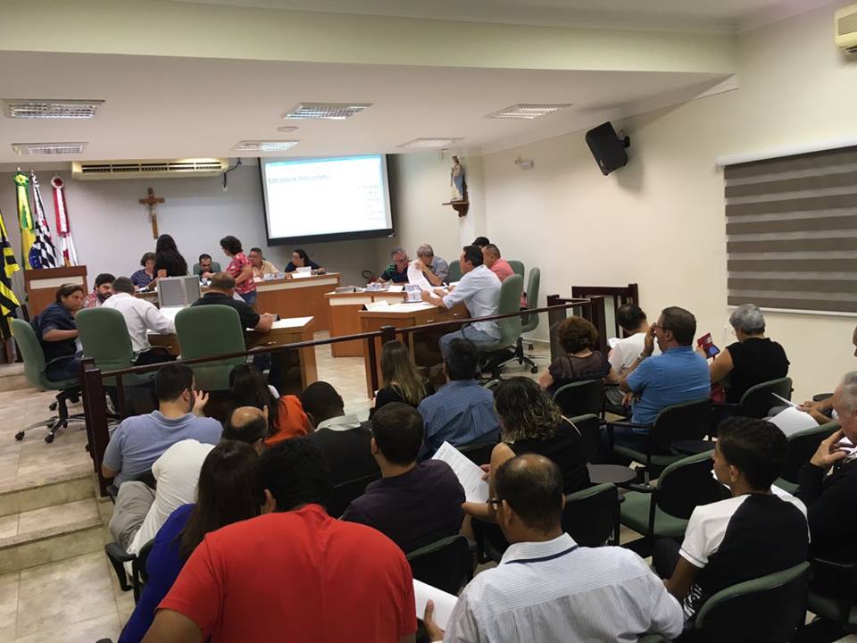 Com casa cheia e pauta extensa, vereadores realizam última sessão de março