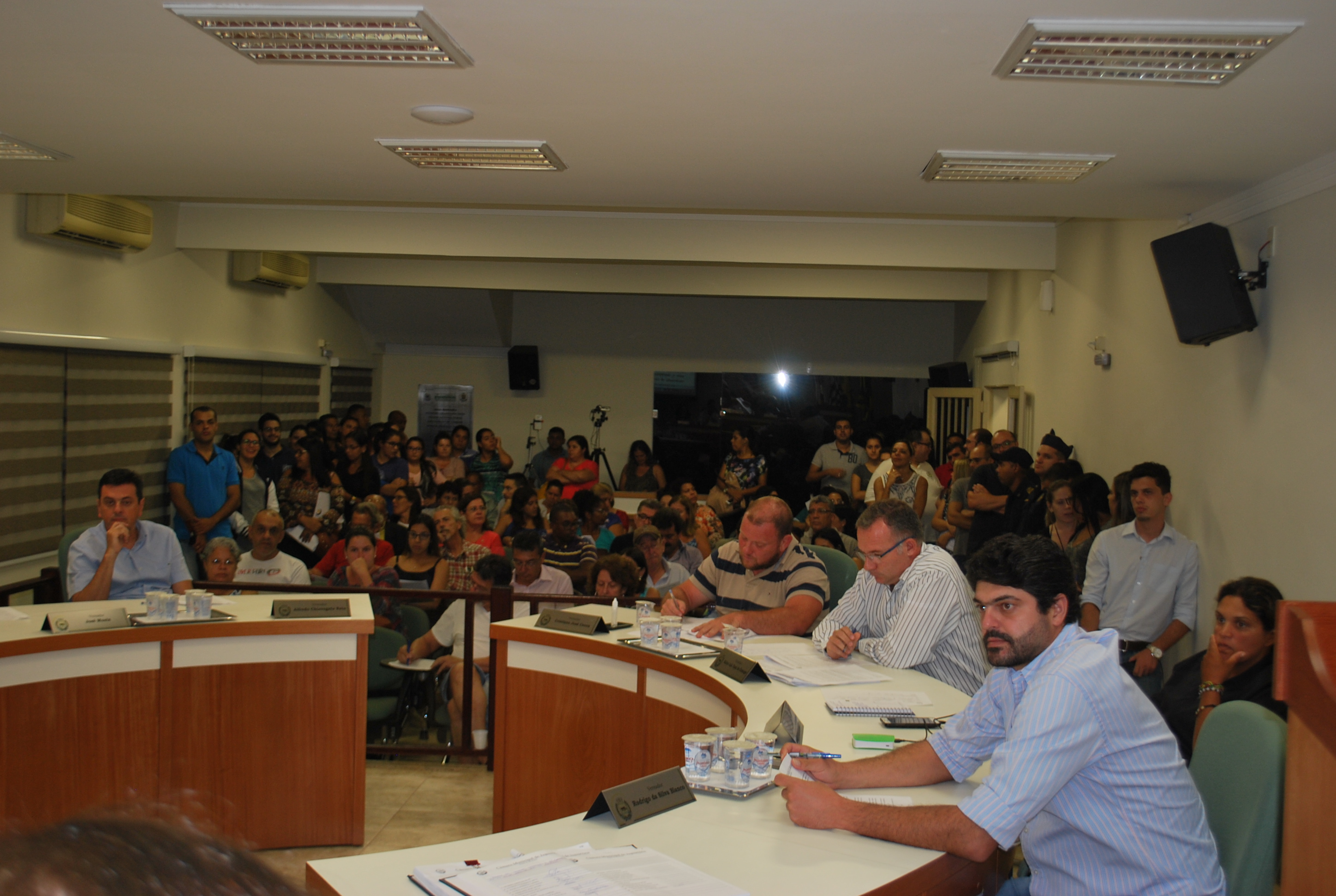 Sessão em novo horário tem aprovação do público