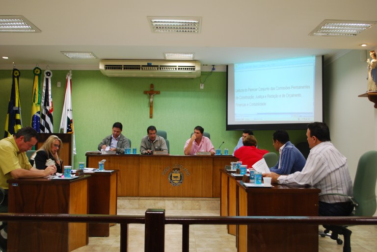 Vereadores apreciam e aprovam vários requerimentos e moções