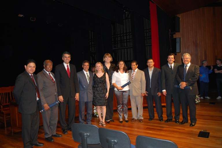 Teatro recebe mais uma sessão solene de entrega de título