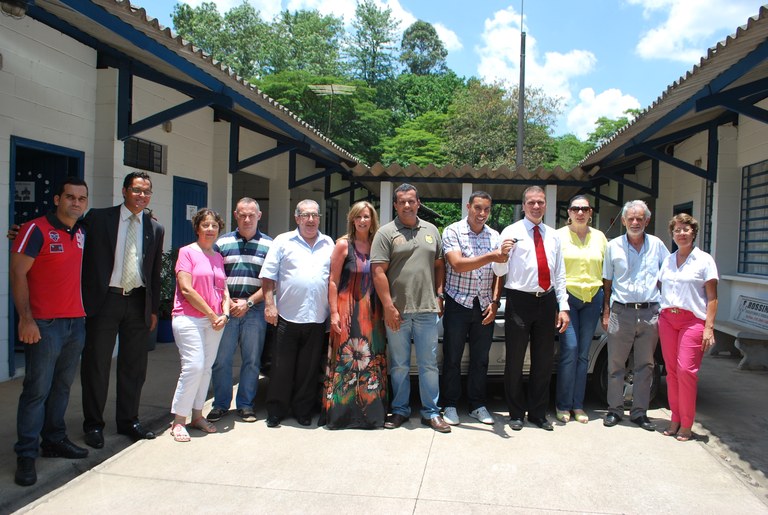 Vereador Xanddy consegue veículo para a APAE