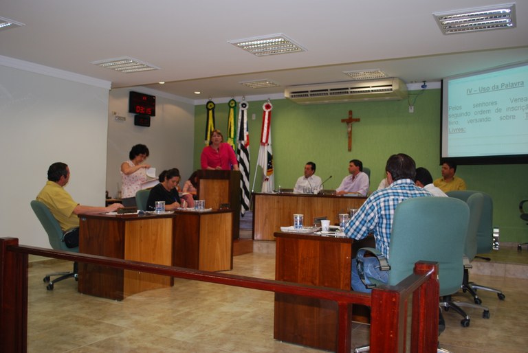 vereadores se reunem para a 4ª sessão do ano