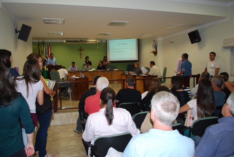 Projeto isenta aposentados e pensionistas de pagar taxa de lixo