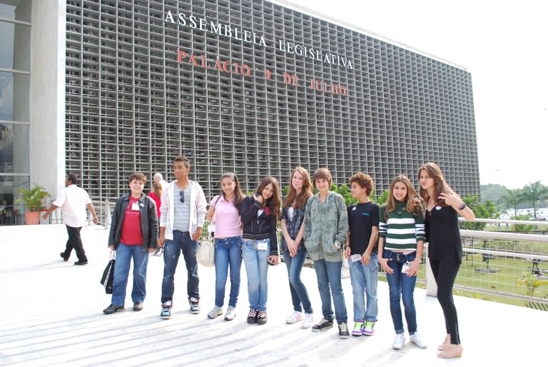 Vereadores Mirins visitam Pálacio dos Bandeirantes e Assembléia Legislativa