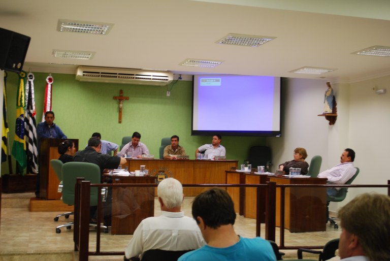 Vereadores aprovam projetos em regime de urgência