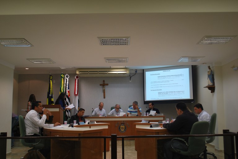 Em sessão extraordinária vereadores aprovam novas vagas para a Câmara