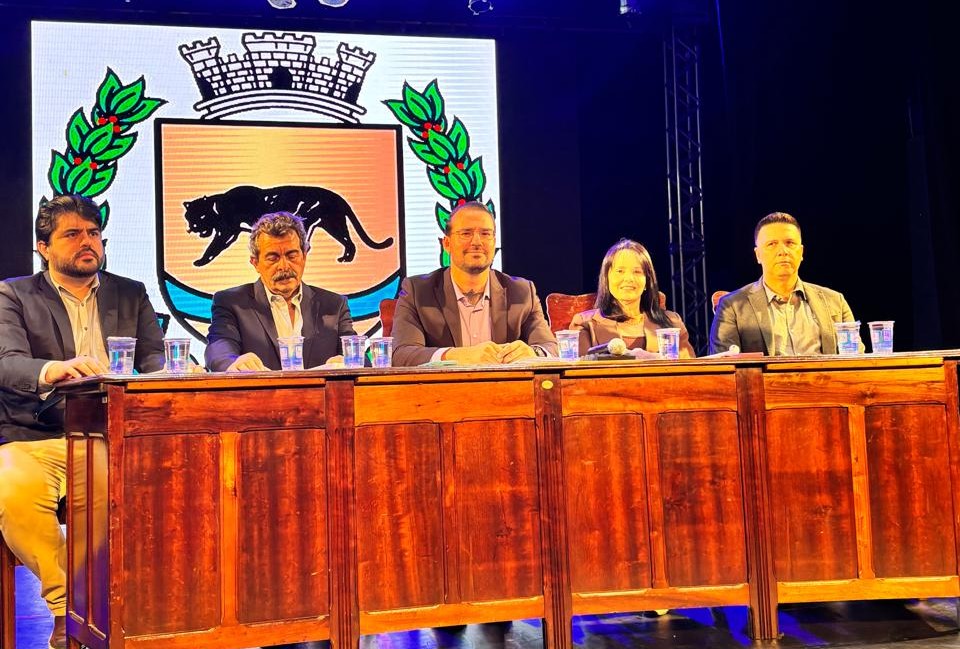 Sessão Solene da Câmara homenageia pessoas que se destacaram em Jaguariúna