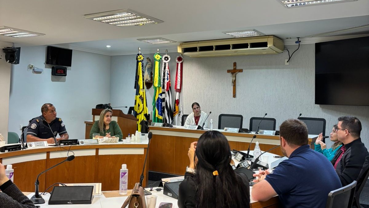 Reunião de alinhamento para discutir denúncias de maus-tratos contra animais