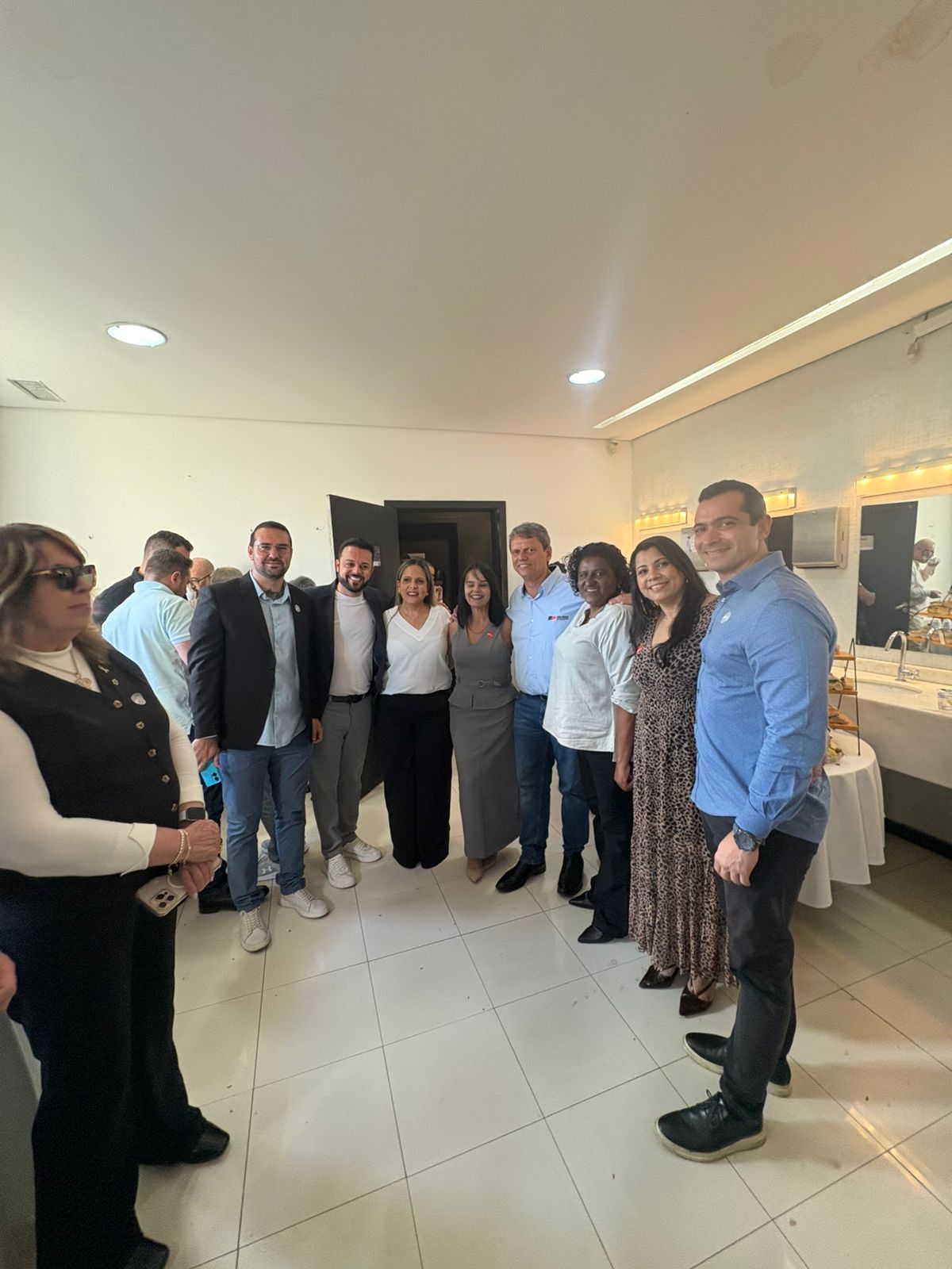 Vereadores participam de formatura com a presença do governador