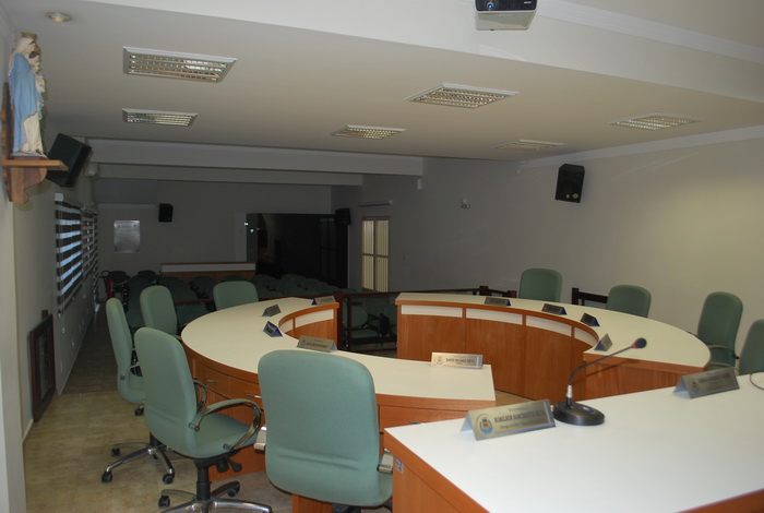 Cinco dos treze vereadores não concorrem para a próxima legislatura.