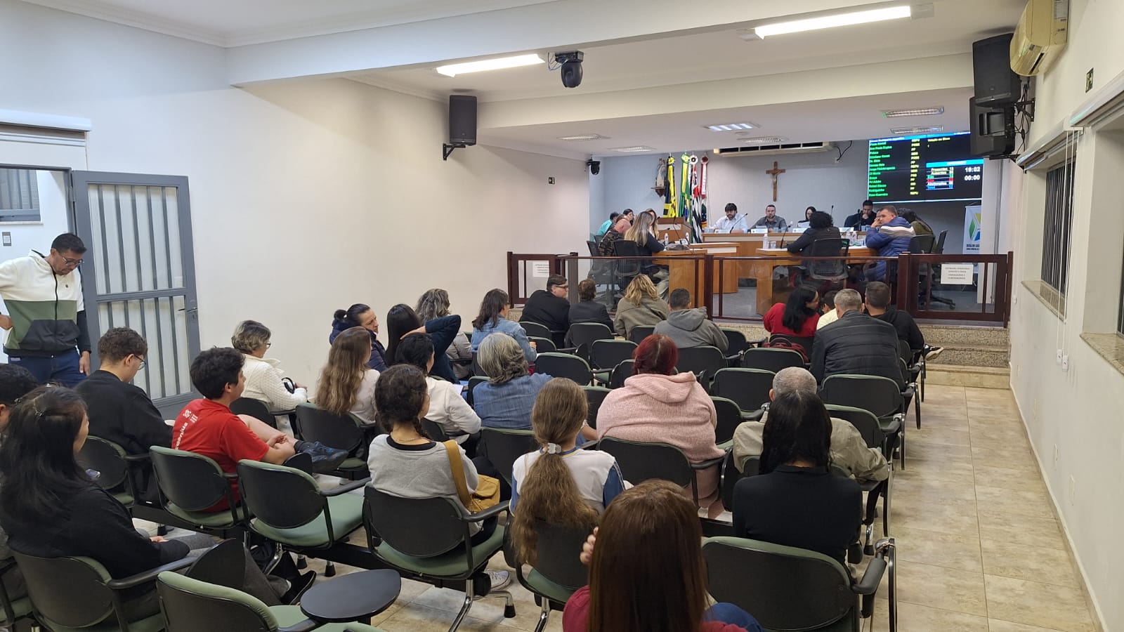 Câmara aprova projeto de assistência ao piso da enfermagem e projeto de alteração na lei dos direitos dos animais