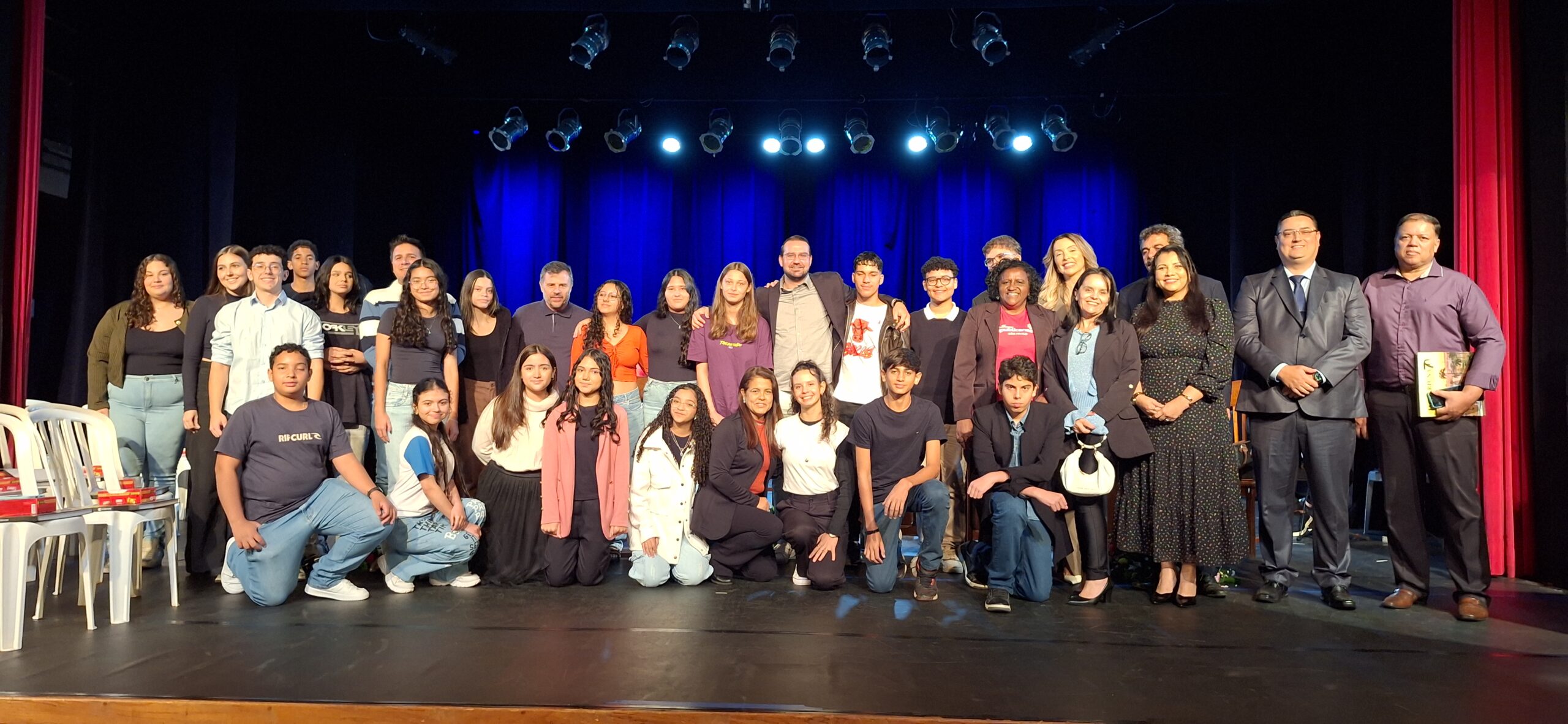 Câmara de Jaguariúna dá posse à primeira turma do Parlamento Jovem