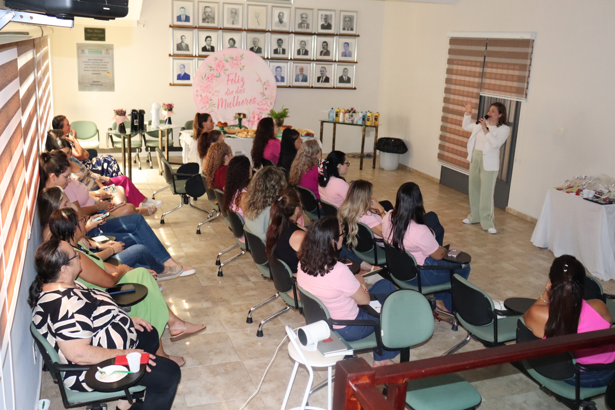 Palestra inspiradora marca o encerramento da Semana da Mulher na Câmara