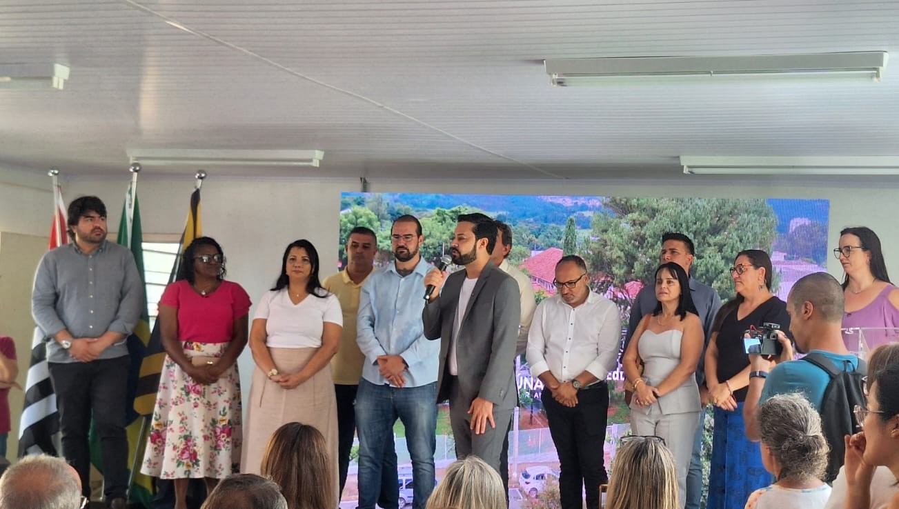 Vereadores participam da reinauguração da Escola Coronel Amâncio Bueno 