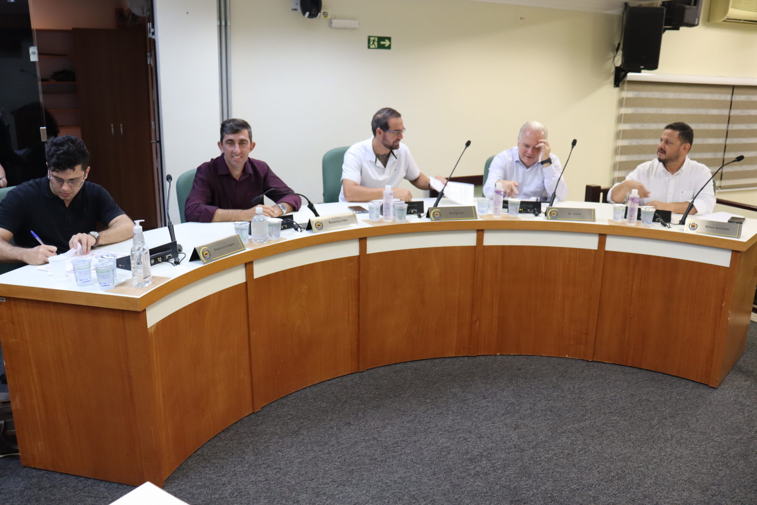 Informações sobre conclusão do asfalto na Estrada Carlos Gomes são solicitadas em requerimento aprovado na Câmara