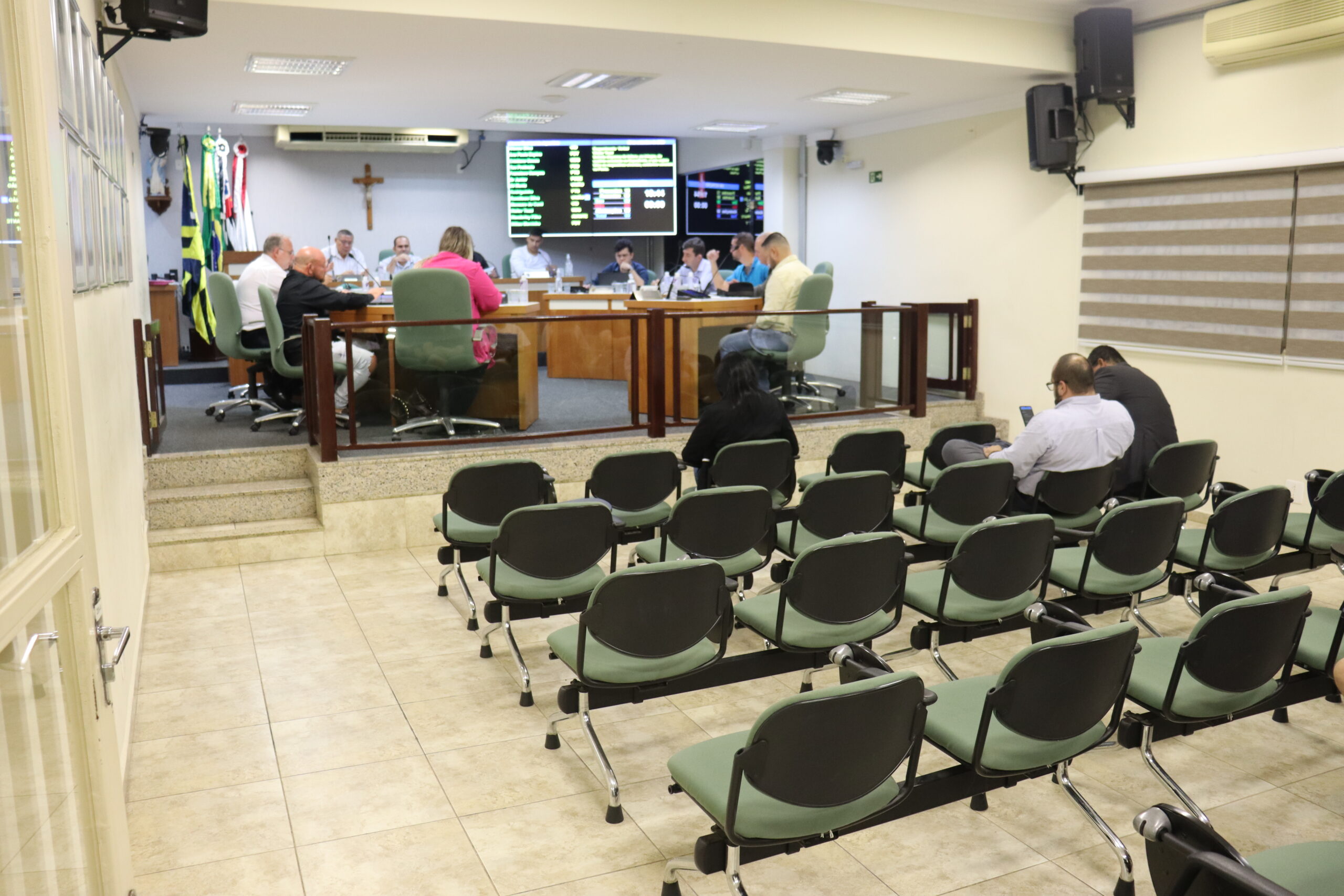 Três projetos serão votados na 20ª sessão ordinária, nesta terça-feira (19)