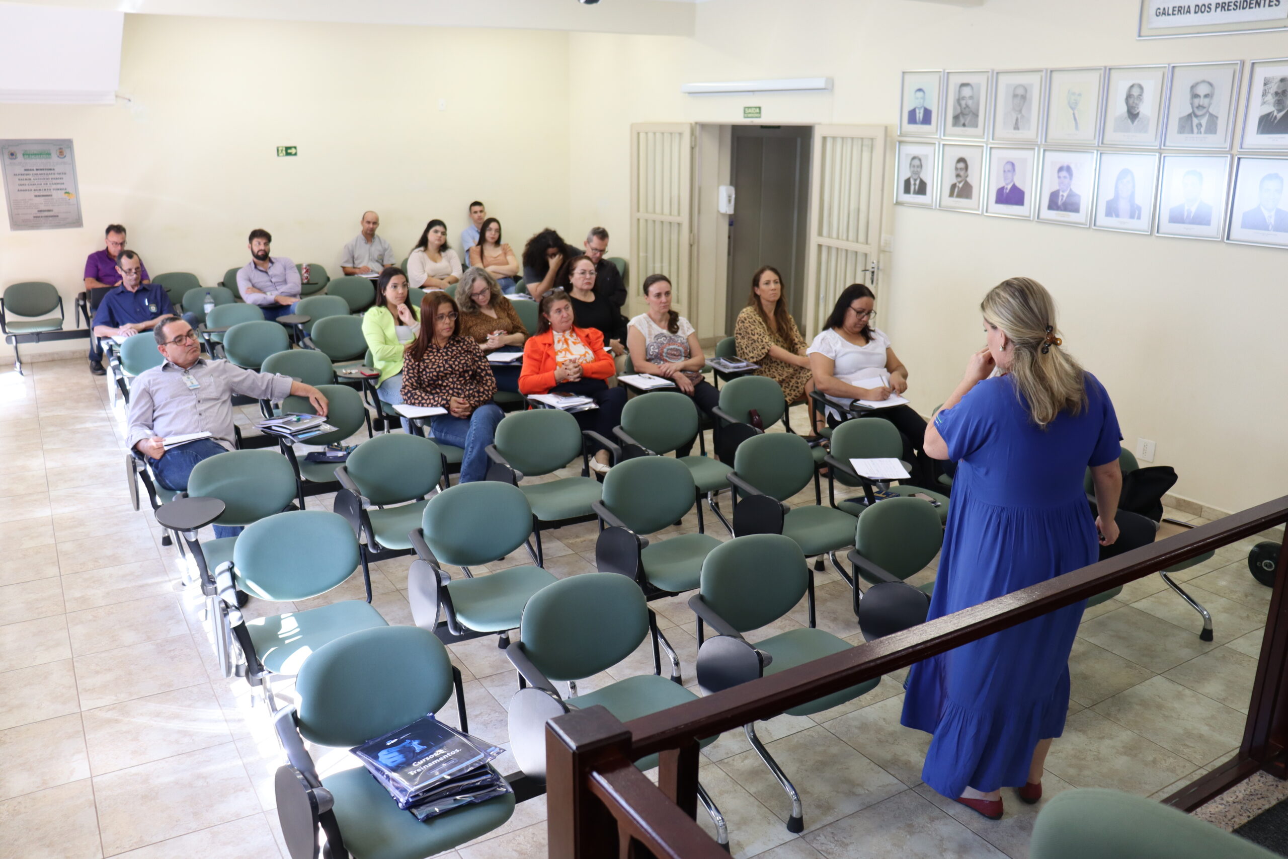 Servidores da Câmara Municipal participam de curso de capacitação sobre gestão pública