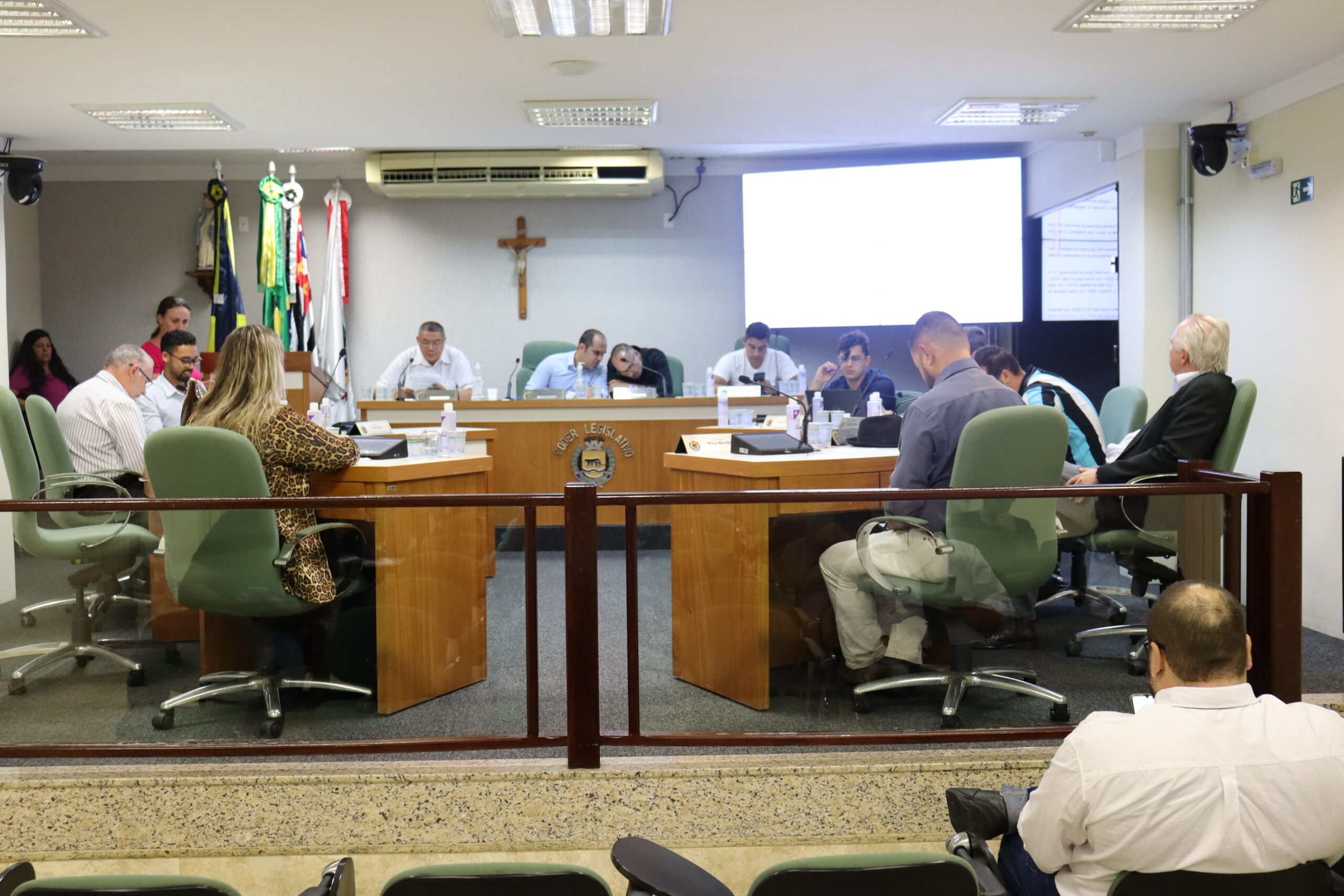 Vereadores votam 14 projetos na 14ª sessão ordinária do ano, nesta terça-feira (13)