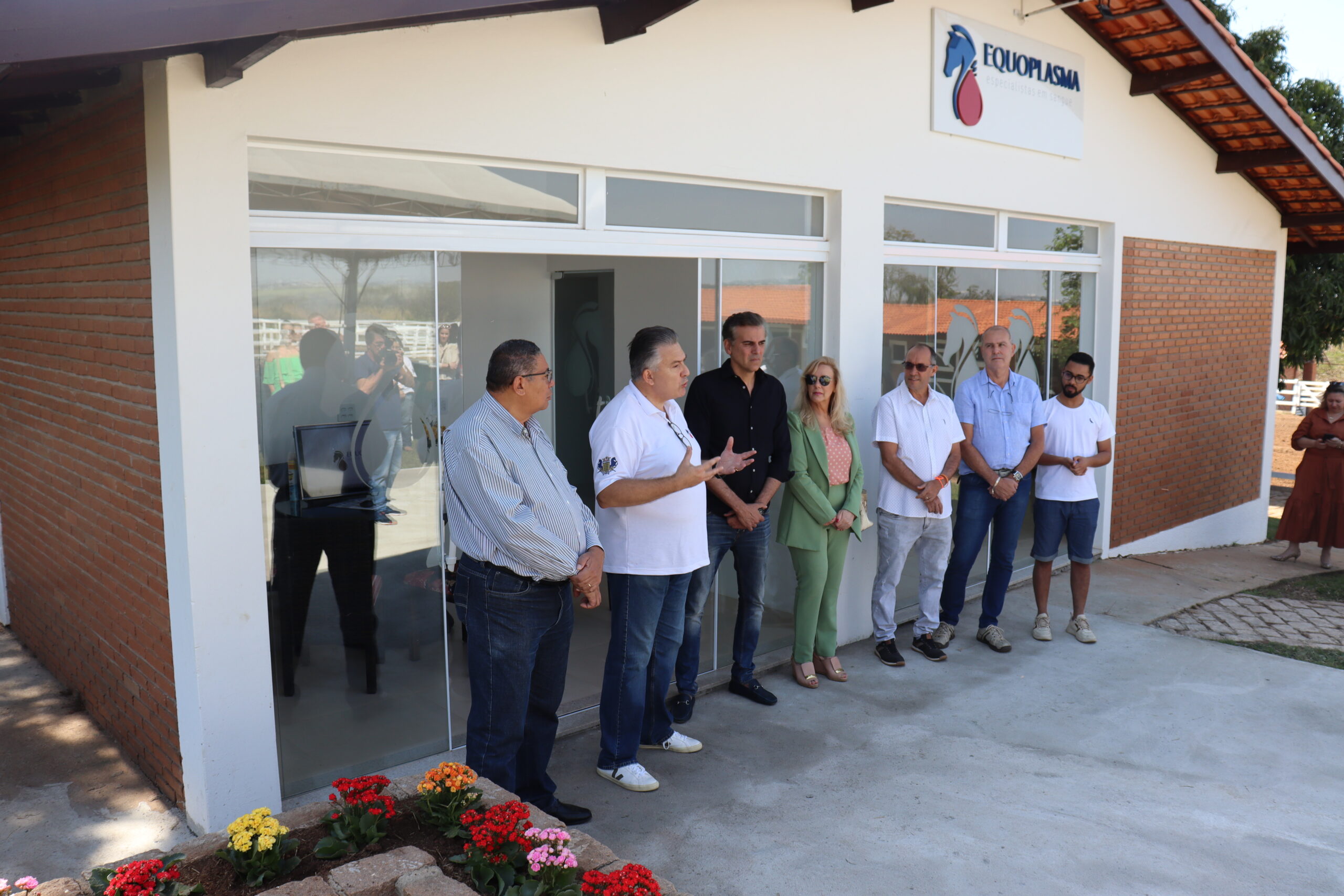 Jaguariúna ganha o primeiro laboratório do Brasil de hematologia para equinos, a Equoplasma. Vereadores prestigiam inauguração