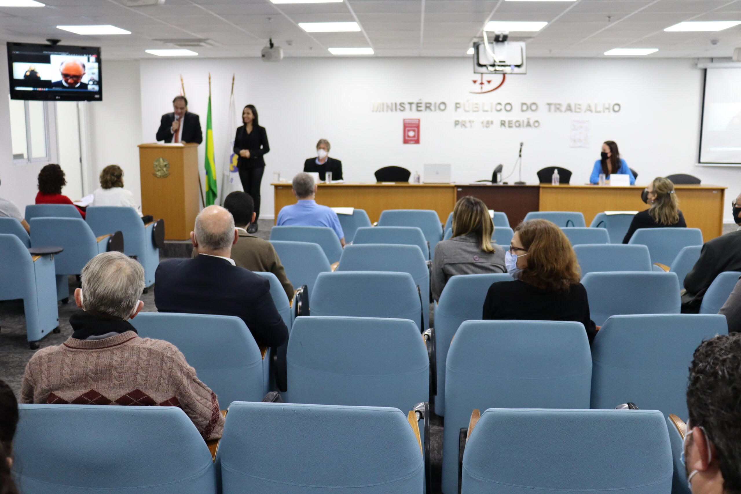 Pesquisa mostra queda do emprego para as pessoas com deficiência na RMC. Presidente da Câmara de Jaguariúna participa de mesa redonda no MPT