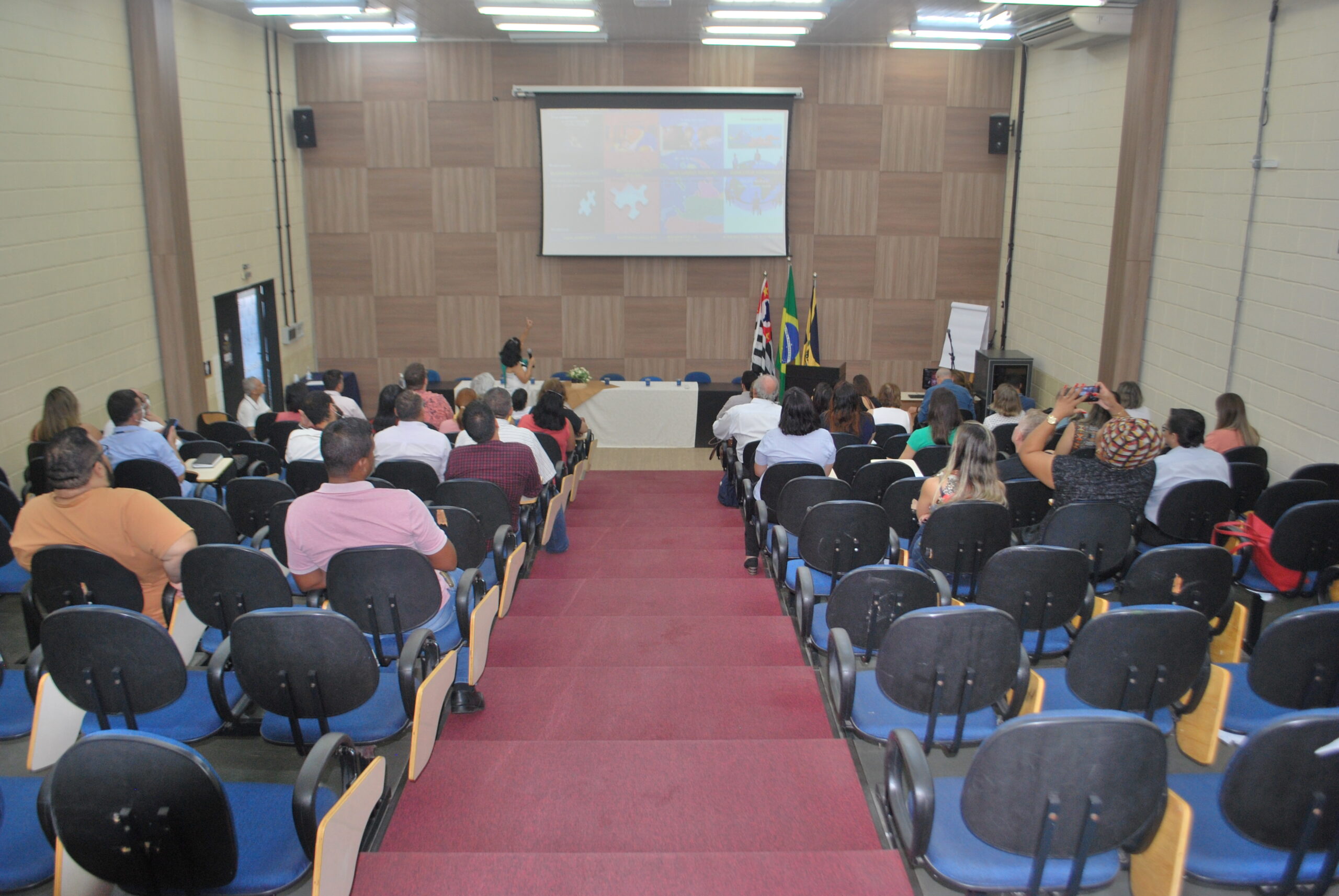 Projeto de Lei Complementar, 15 requerimentos e sete moções serão votados na 16ª sessão ordinária do ano, nesta terça-feira (2)