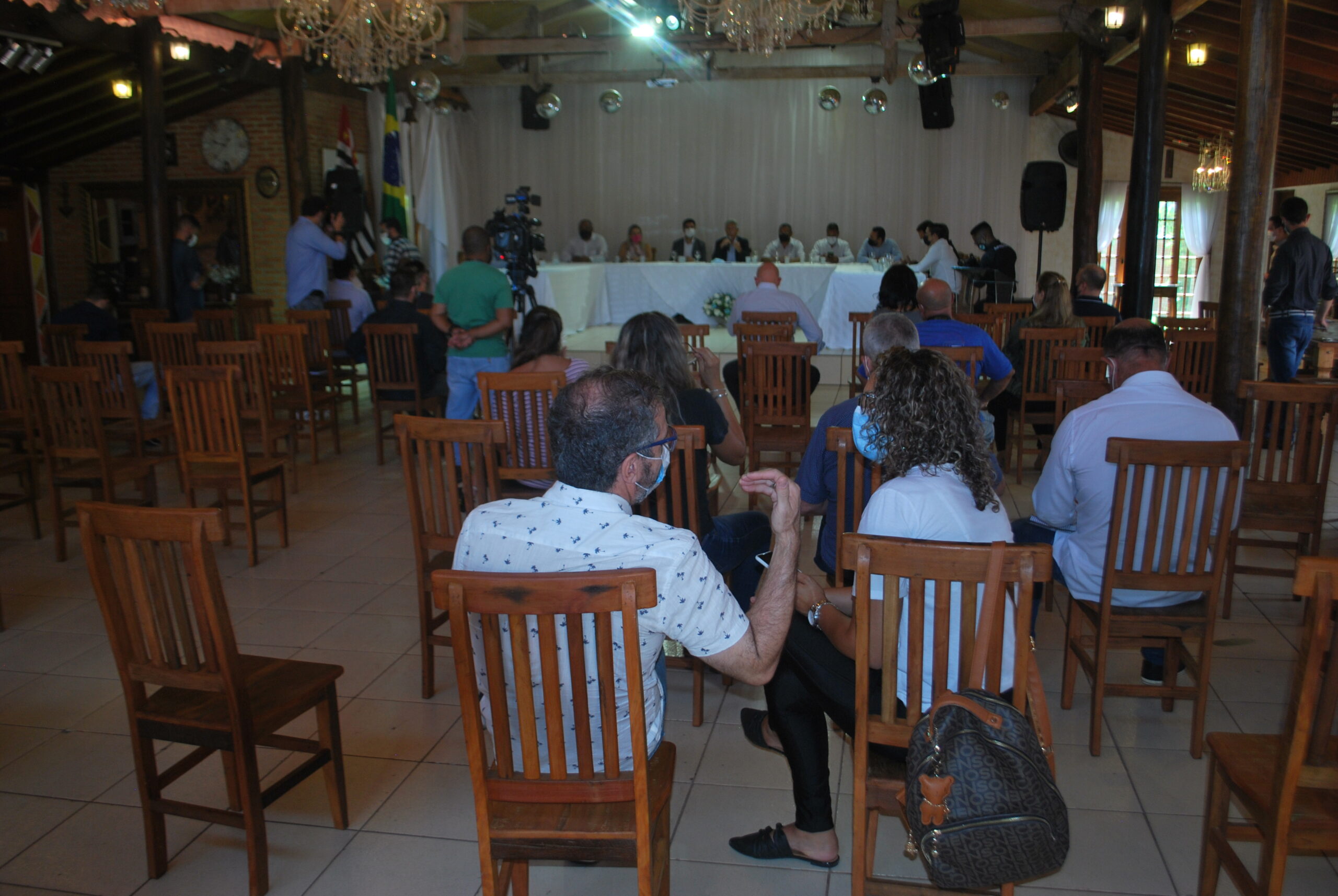 Construção de abrigos em pontos de ônibus na Campinas-Mogi foi solicitada pelo presidente Afonso Lopes da Silva em sessão do Parlamento da RMC, em Monte Mor