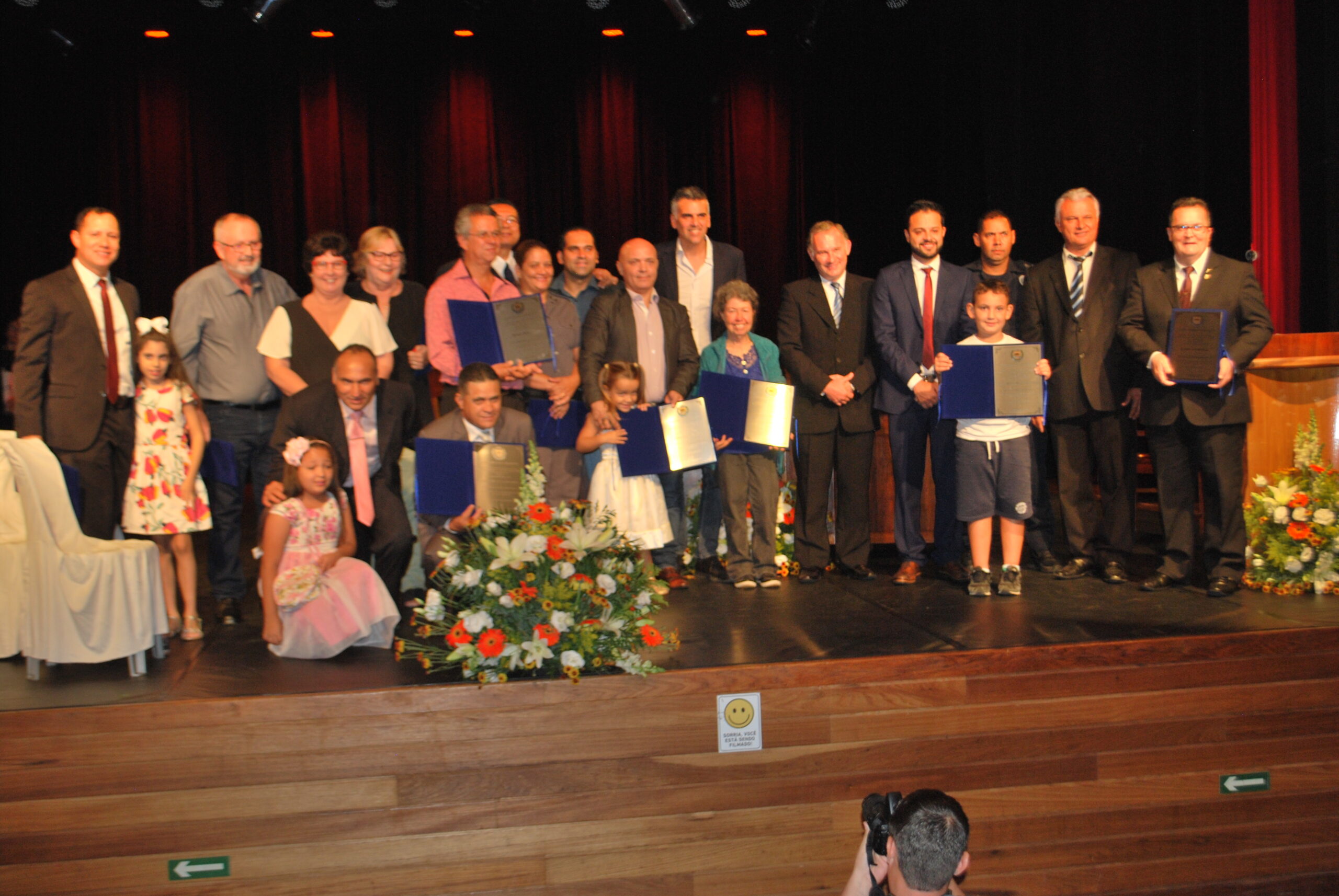 Entrega de 16 títulos de Cidadão Jaguariunense acontece nesta quinta-feira (28), no Teatro Dona Zenaide