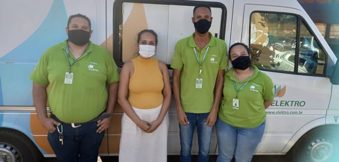 TROCA DE 1.105 LÂMPADAS